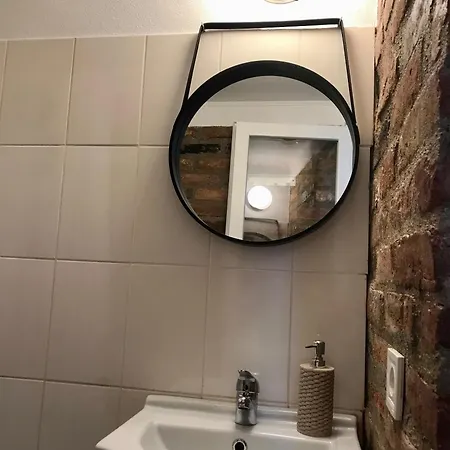 Vespasian 5 Apartment